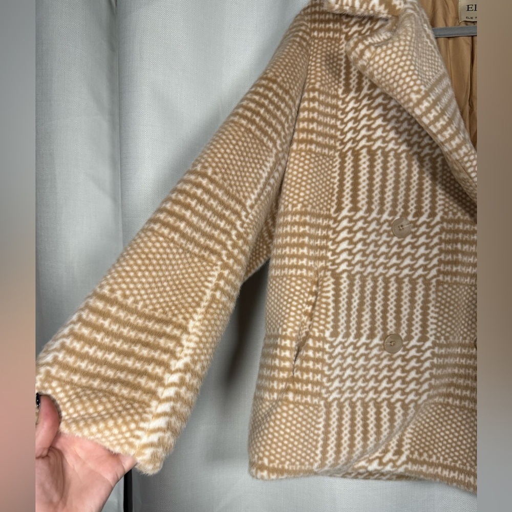 Elie. Elie Tahari Tan and White Houndstooth Faux Fur Double Breasted Jacket L - Picture 8 of 14